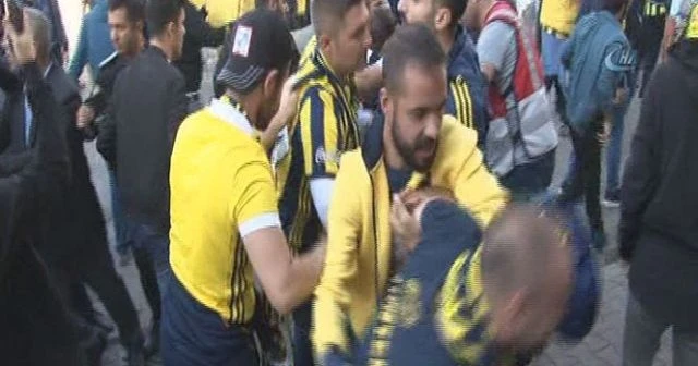 İstanbul Kadıköy&#039;de derbi gerginliği