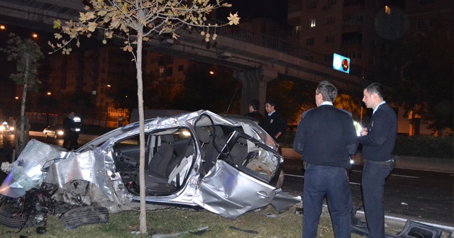 İzmir&#039;de feci kaza! 2 polis şehit , 3 polis ağır yaralı...