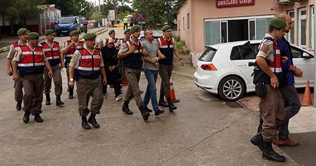 Kaçmaya çalışan 60 FETÖ şüphelisi Hudut Kartalları&#039;na yakalandı