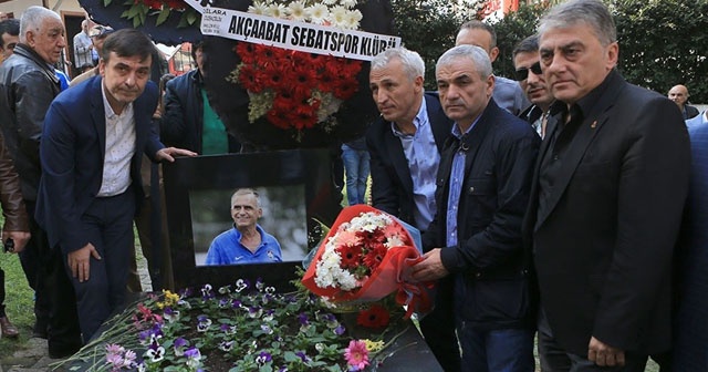 Kadir Özcan mezarı başında anıldı