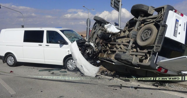 Kahramanmaraş’ta polis minibüsü ile ticari araç çarpıştı: 5 yaralı