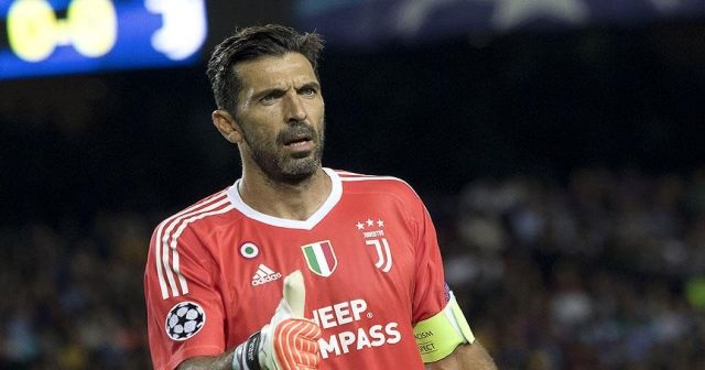 Kaleci Buffon&#039;dan emeklilik açıklaması