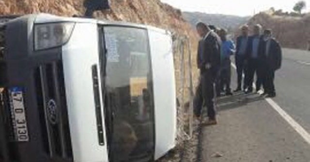 Mardin&#039;de minibüs yan yattı, çok sayıda yaralı var