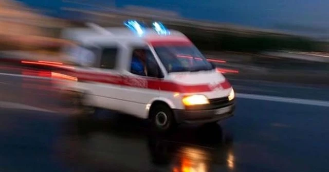 Motosikletten düşen kasksız 2 genç yaralandı