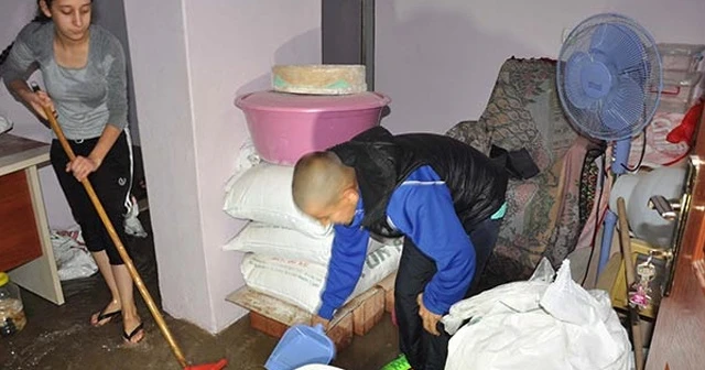 Muş'ta yağmur, su baskınlarına neden oldu