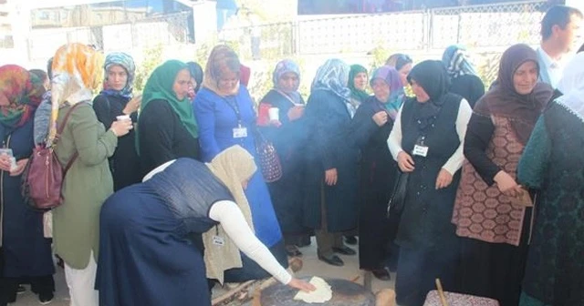 Müze ziyaretçilerine yöresel ikram
