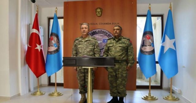 Orgeneral Akar Somali&#039;deki Harp Okulunu açtı