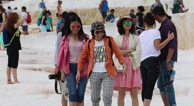 Pamukkale&#039;de Çinli turist yoğunluğu yaşanıyor