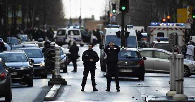 Paris&#039;te Ürdün Ataşeliği önünde motosiklet patlatıldı