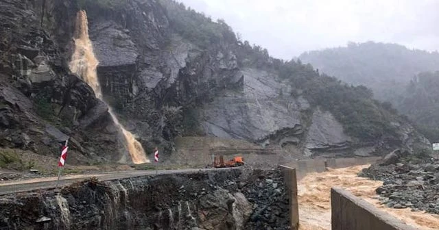 Rize'de 20'ye yakın ev boşaltıldı