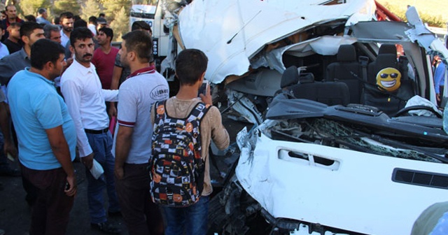 Şanlıurfa’da feci kaza: 12 yaralı