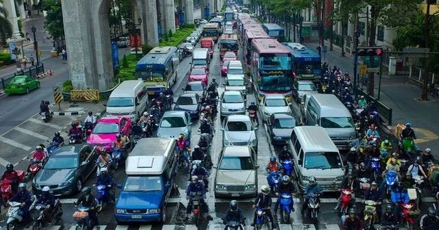Singapur'da yeni otomobillerin trafiğe çıkışına izin yok