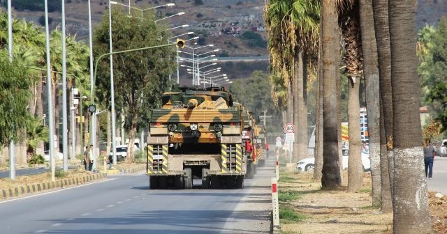 Sınıra askeri personel ve araç sevkiyatı sürüyor