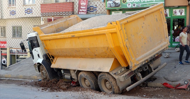 Şırnak&#039;ta freni boşalan kamyon dehşet saçtı