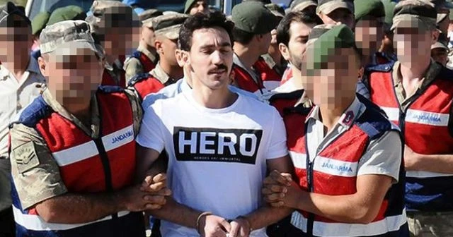 Suikast timinin &#039;Hero&#039; tişörtlü sanığına ceza yağdı