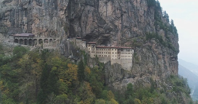 Sümela Manastırı’nda restorasyon çalışmaları böyle görüntülendi