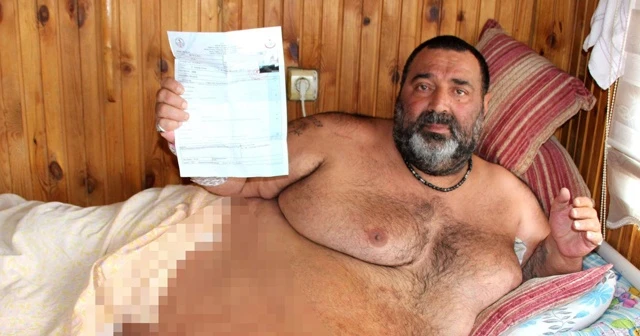 Tam 300 kilo, yataktan bile kalkamıyor!