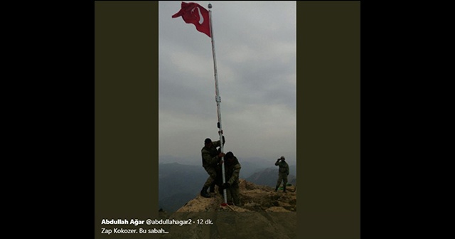 Türk askeri Kokozer Dağı&#039;na bayrak dikti