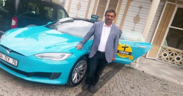 Uber&#039;e karşı Tesla marka turkuaz taksi