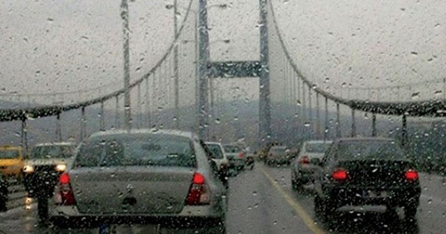 Yağmur nedeniyle İstanbul&#039;da yoğun trafik