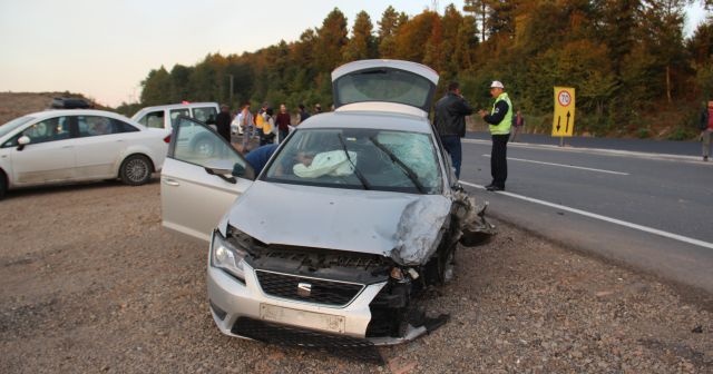 Zonguldak’ta minibüs ile otomobil çarpıştı: 1 yaralı