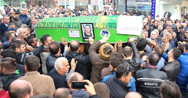 Tek teker Arif'in cenazesi toprağa verildi