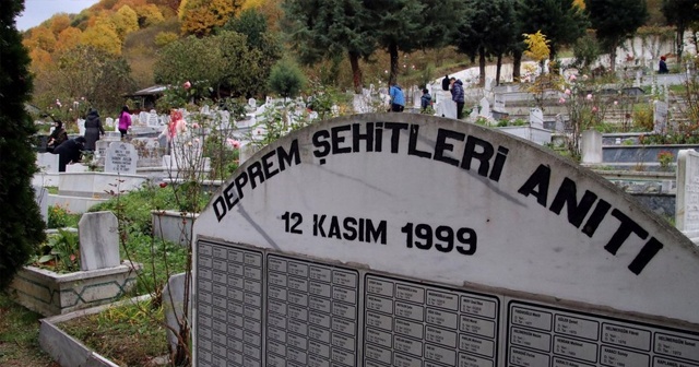 12 Kasım 1999 Düzce depreminde hayatını kaybedenler anıldı