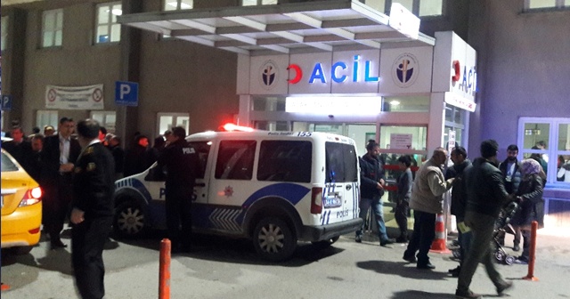 Acil servis önünde bıçaklı kavga: 5 yaralı