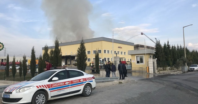 Akhisar’da fabrika deposunda yangın