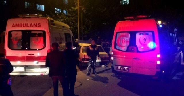 Ambulans ile otomobil çarpıştı: 4 yaralı!