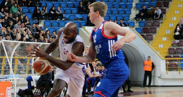 Anadolu Efes Trabzonspor&#039;u uzatmada yıktı