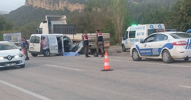 Antalya’da trafik kazası: 1 ölü, 2 yaralı