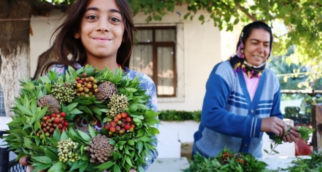 Avrupa&#039;nın kapı ve duvarlarını Antalyalı kadınlar süslüyor