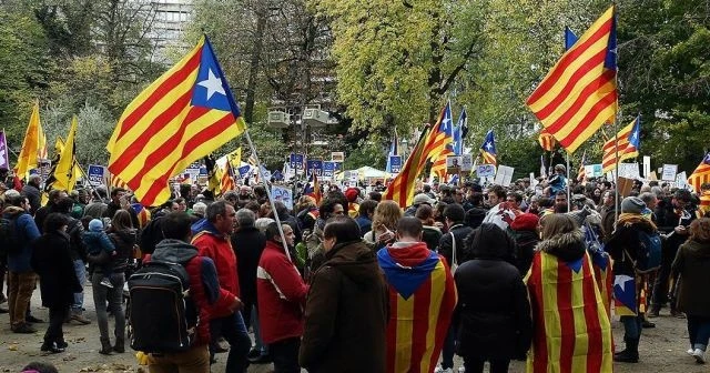 Ayrılıkçı Katalanlardan Brüksel&#039;de protesto