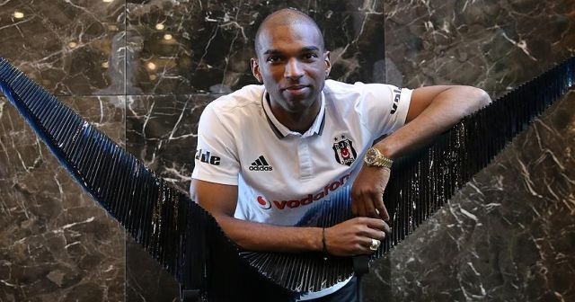 Babel futbolu Beşiktaş&#039;ta bırakmak istiyor