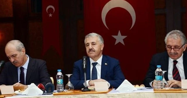 Bakan Arslan ve Kurtulmuş turizmcilerle bir araya geldi
