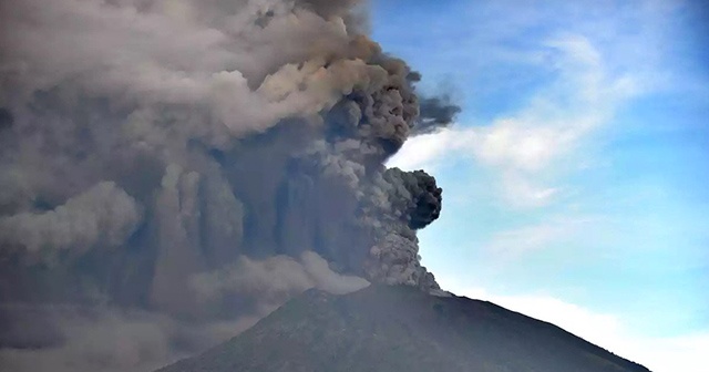 Bali&#039;de üst seviyede volkan alarmı