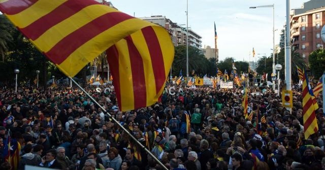 Barcelona&#039;da tutuklu Katalan siyasetçilerin serbest bırakılması için protesto