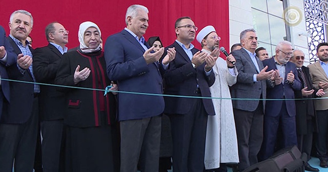 Başbakan Yıldırım dedesi Hacı Bekir Yıldırım&#039;ın adını taşıyan camiyi açtı