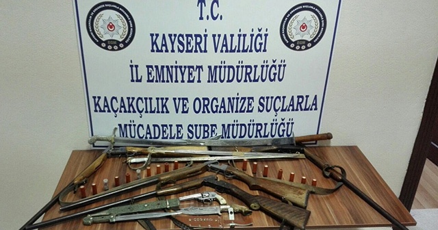 Baskın yapılan evden kılıç çıktı