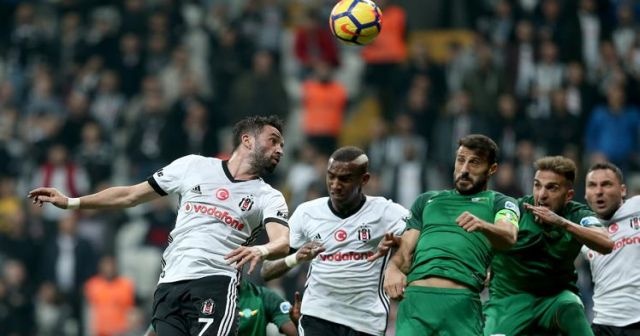 Beşiktaş Vodafone Park'ta yara aldı