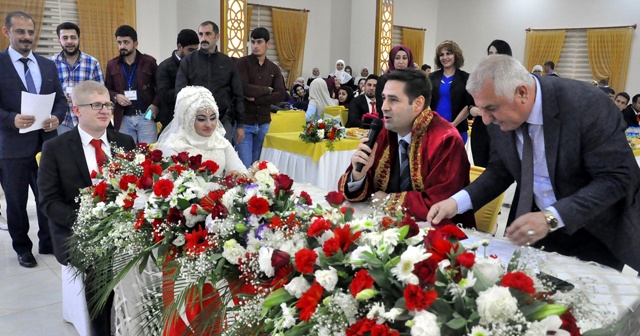 Bir müftü ilk kez resmî nikah kıydı