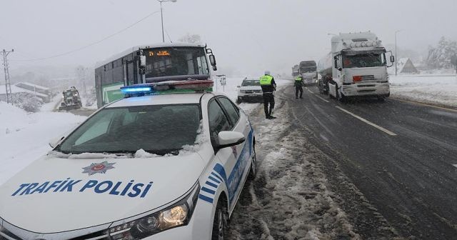 Bolu Dağı&#039;ndan tır geçişine izin verilmiyor