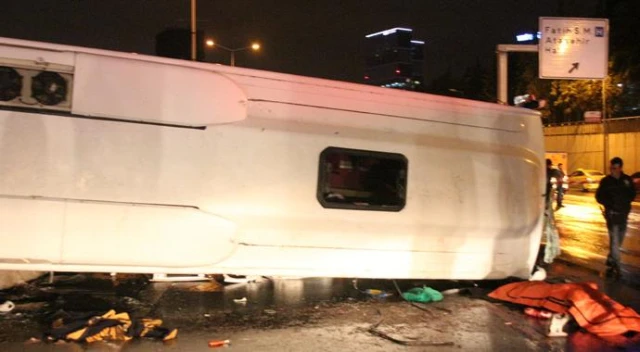 Bostancı'da midibüs devrildi: 2 ölü