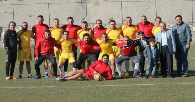 E. Yeni Malatyaspor teknik heyeti ile spor basını yeşil zeminde karşılaştı