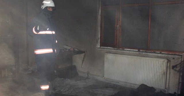 Elazığ&#039;da öğrenci evi yandı