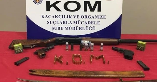 Eskişehir’de yakalandı, üzerlerinden kılıç çıktı