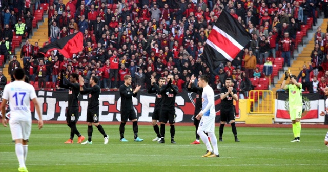 Eskişehirsporlu futbolculardan tarihi protesto