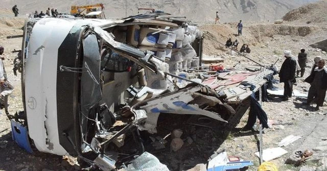 Etiyopya'da yolcu minibüsü devrildi: 21 ölü