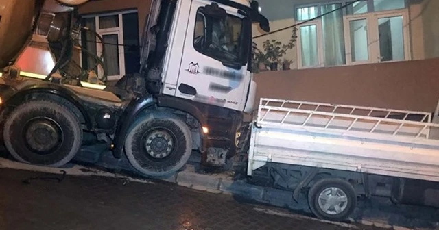 İstanbul’da kontrolden çıkan beton mikseri eve girdi